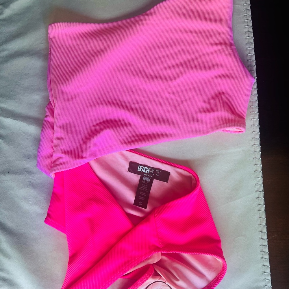 Beach Riot ribbed 2 tone pink cut out one piece “BARBIE” pinks !!!